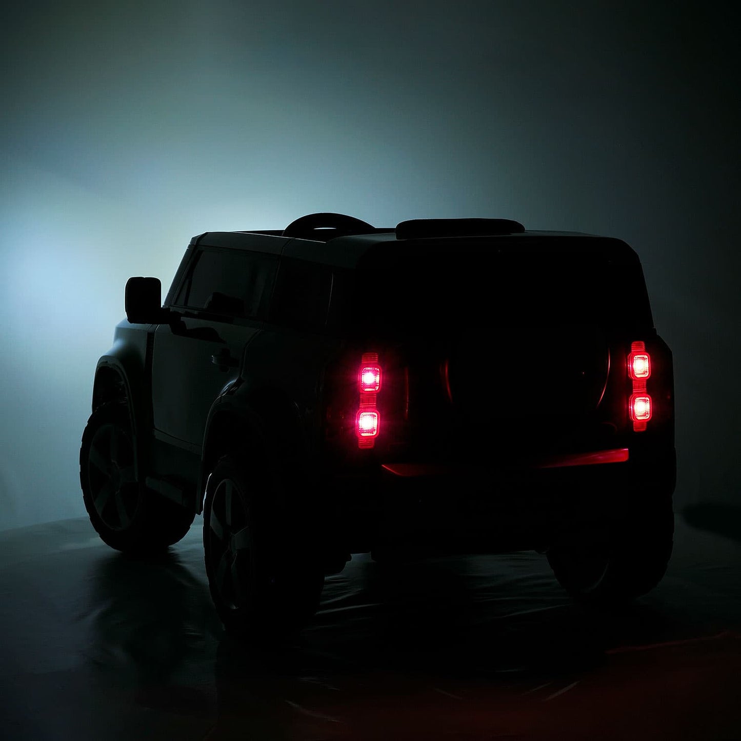 Land Rover Defender 12V Kids Ride-On Car with R/C Parental Remote | Green